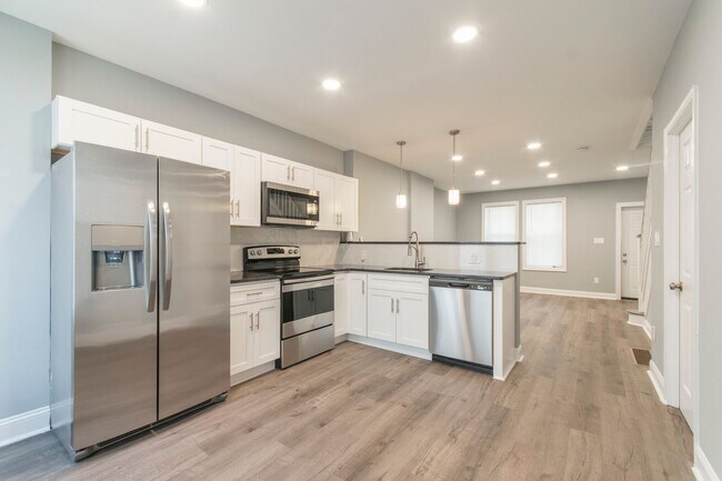 Foto del edificio - Gorgeous ~ Spacious ~ Brand New 3 Bedroom ...