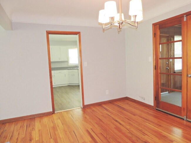 Foto del edificio - 3 Bed - 1 Bath Ranch for Rent in Richmond Heights!