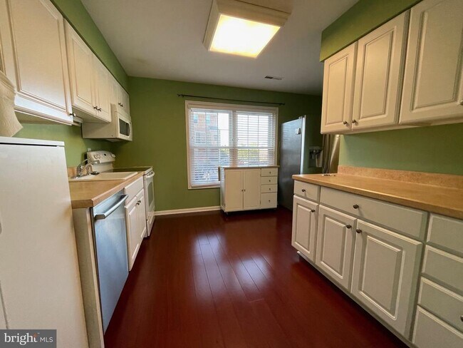 Building Photo - 971 S Rolfe St