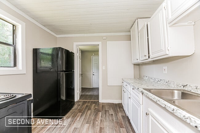 Foto del edificio - 1594 W 30th St