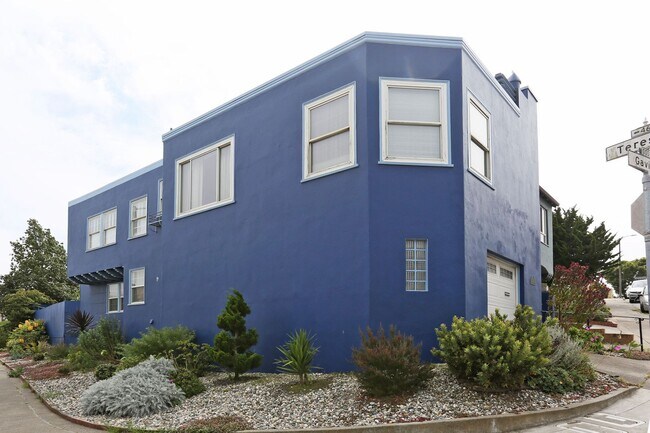 Foto del edificio - Spacious 2BR/1BA in Glen Park's Miraloma neighborhood, Shared Yard, Pets Considered, Garage (1 Ga...
