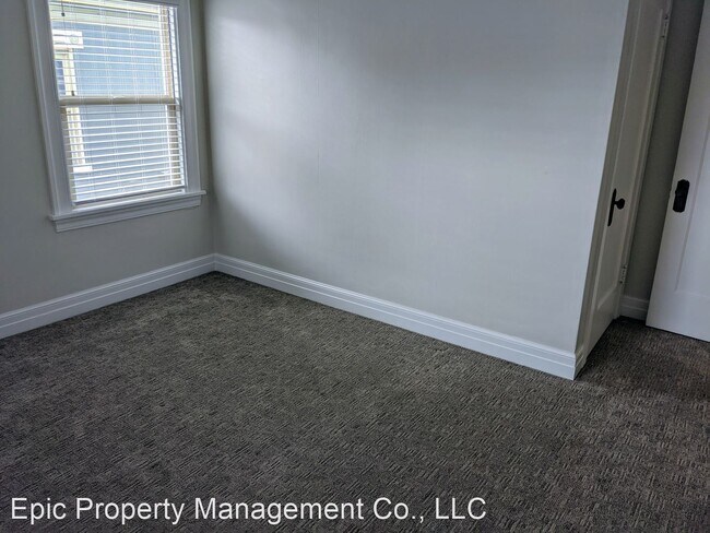 Building Photo - 2 br, 1 bath House - 2289 So Lake Street #1