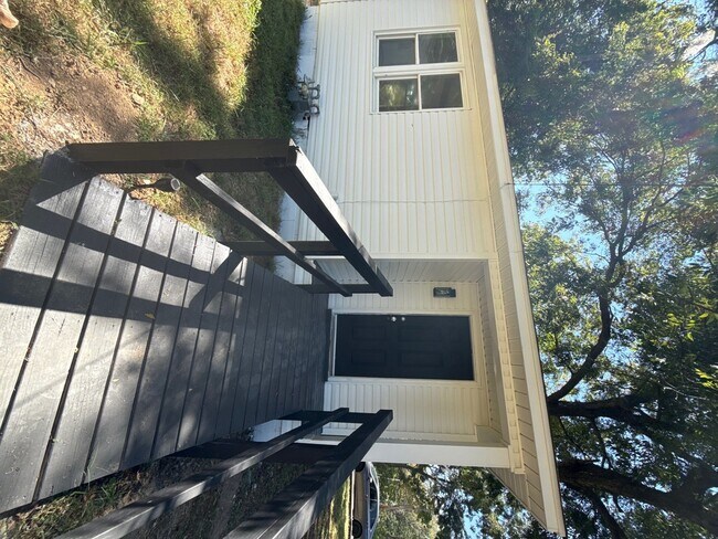 Foto del edificio - 71 Adkins Cir