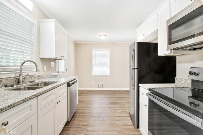 Building Photo - 4970 Ailene Dr