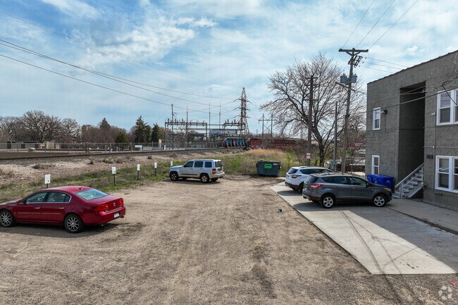 Estacionamiento privado - Where Classic Character Meets City Living