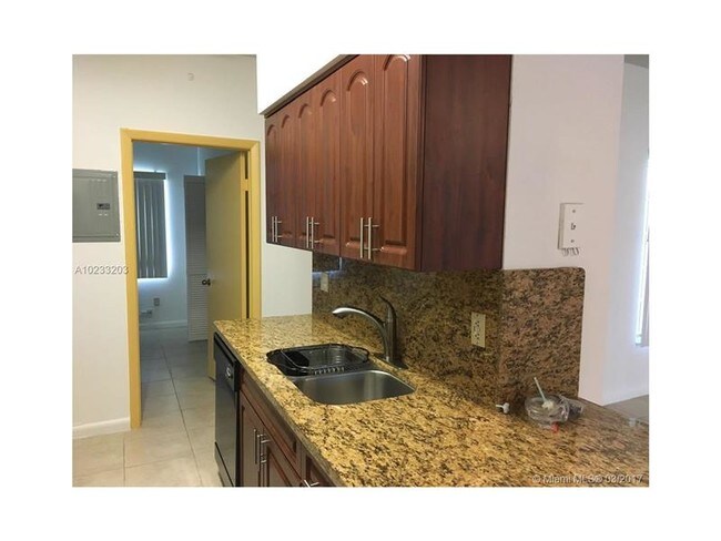 Foto del edificio - 18340 NW 68th Ave