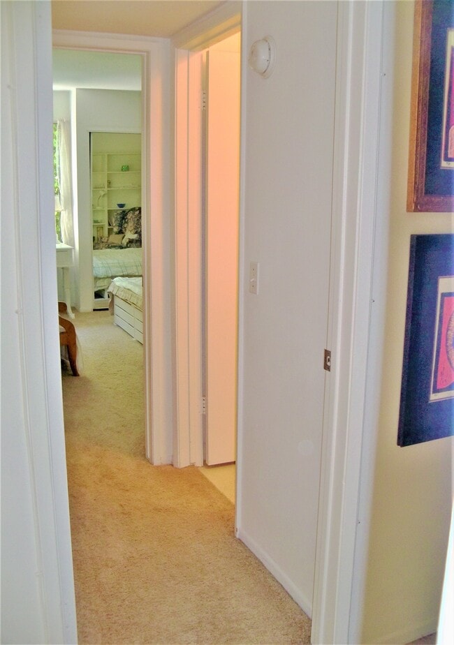 Building Photo - 1390 Kelton Avenue, Unit 3