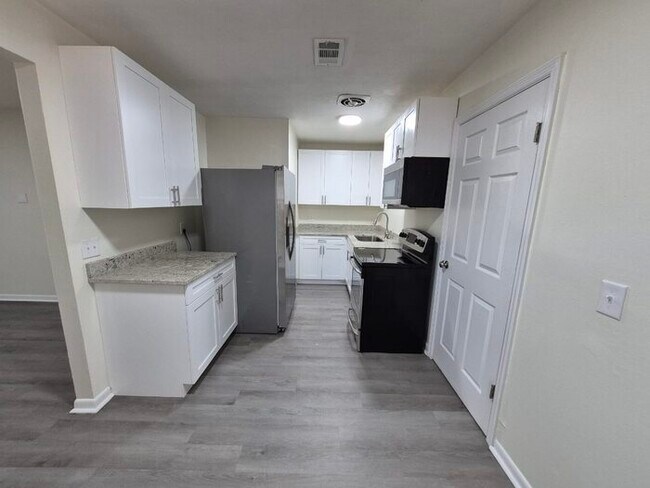 Photo - 3 bd/1 bath home ready for you!