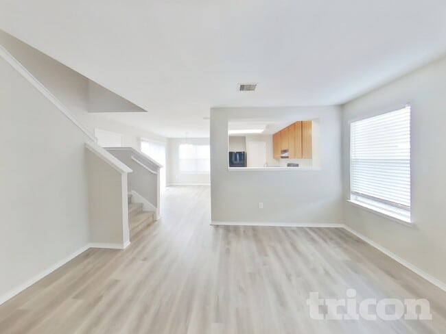 Building Photo - 6546 Benwood Crest