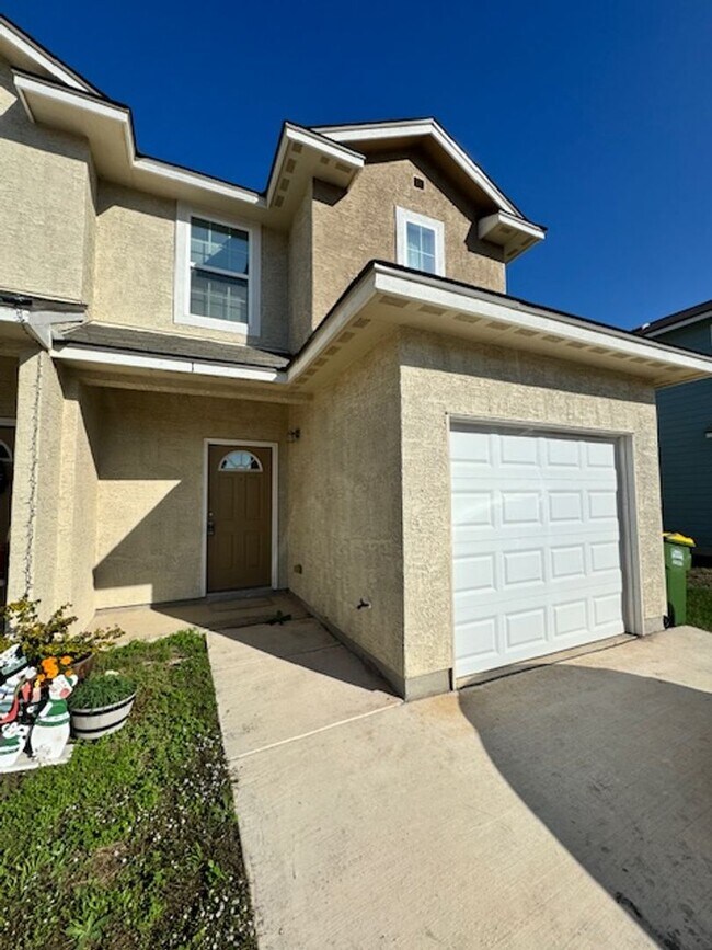 Foto del edificio - Elegant Townhome Ready for Move In - 3 BR 2.5 Bath - NE San Antonio (in Selma)