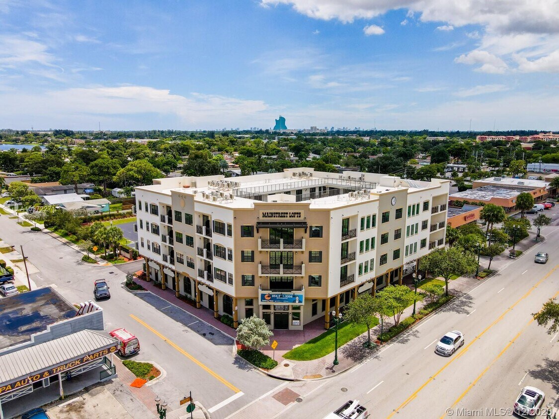 Primary Photo - 4100 Davie Rd
