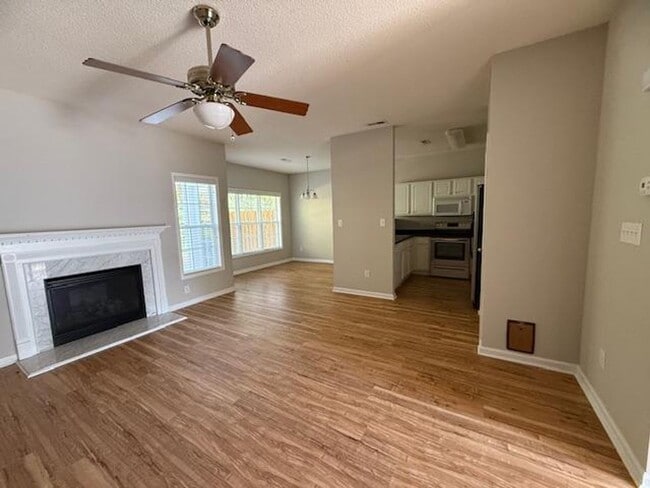 Foto del edificio - 500 Misty Groves Cir