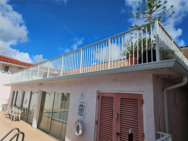 Foto del edificio - 11131 Royal Palm Blvd