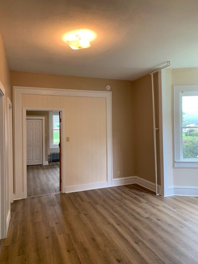 Foto principal - 225 E Park St