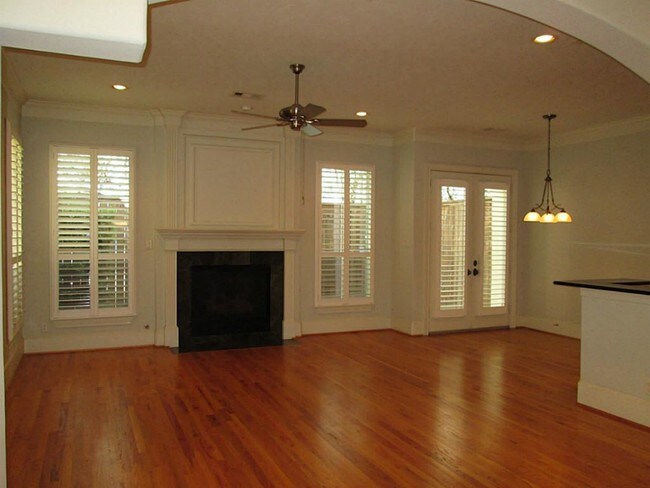 Foto del edificio - 6226 Elm Heights Ln