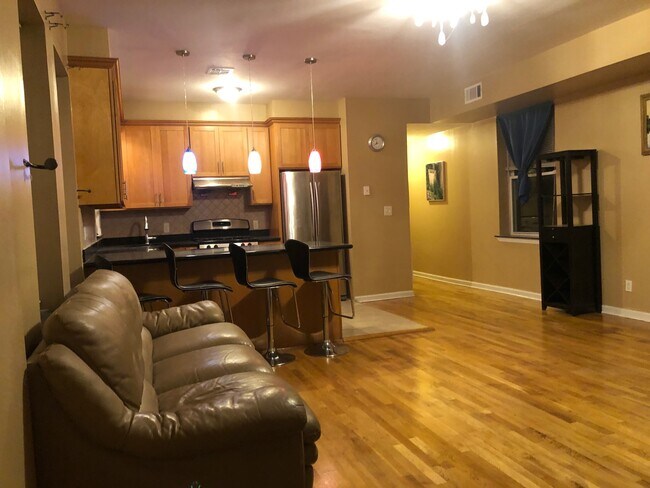 Foto del edificio - 2300 E 13th St