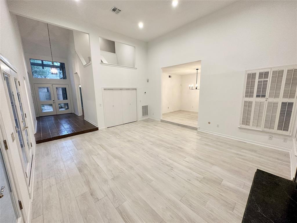 Primary Photo - 208 Sugar Berry Cir