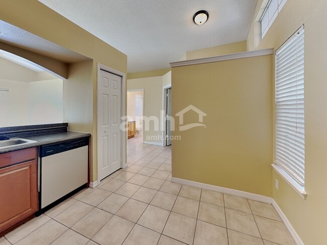 Building Photo - 950 Woodsong Way