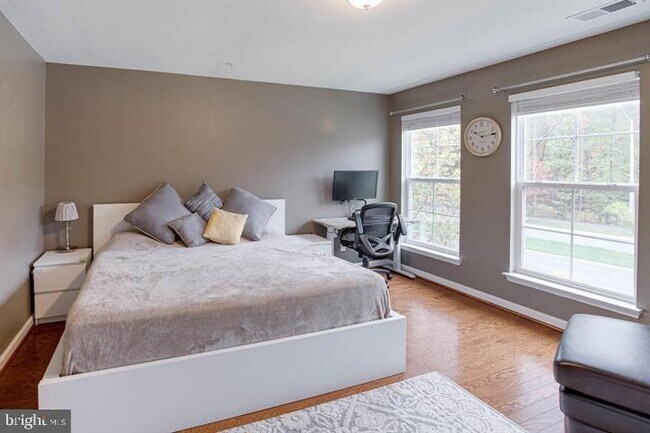 Building Photo - 2996 Rittenhouse Cir