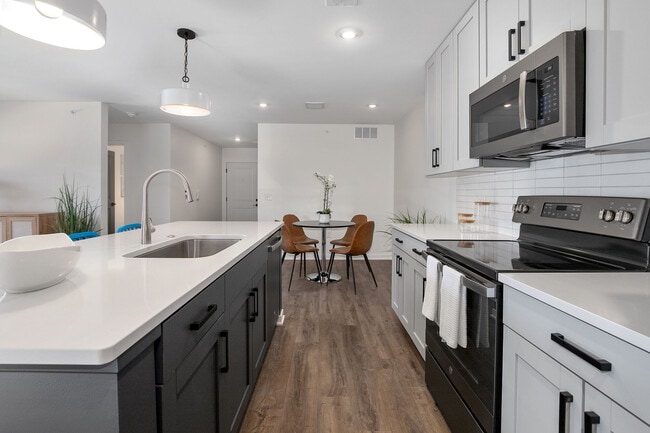 Building Photo - River Birch Apartment Homes