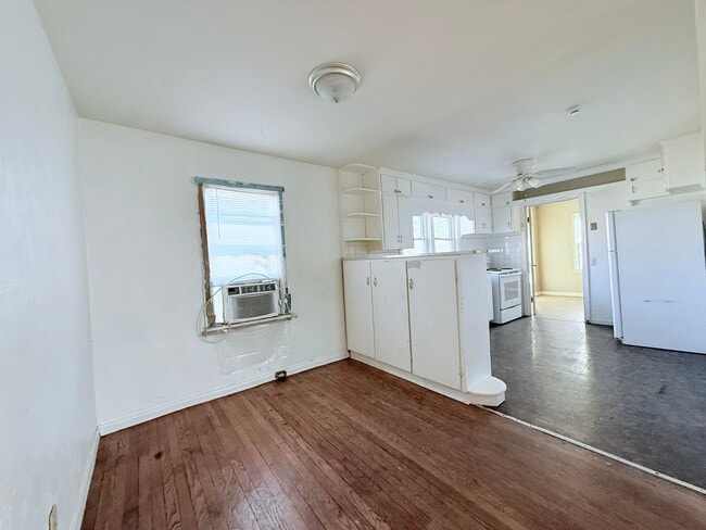 Building Photo - 609 S Taylor Ave