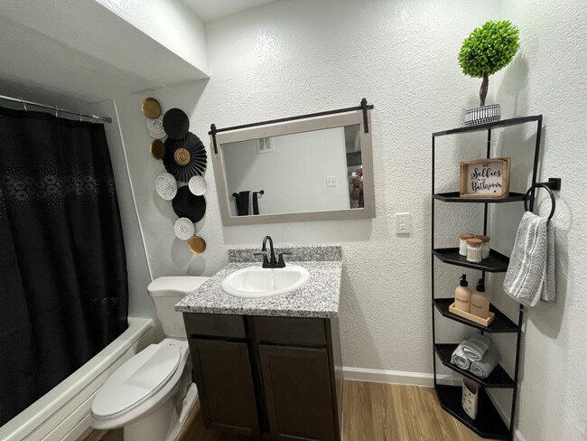 Building Photo - Jenn Station