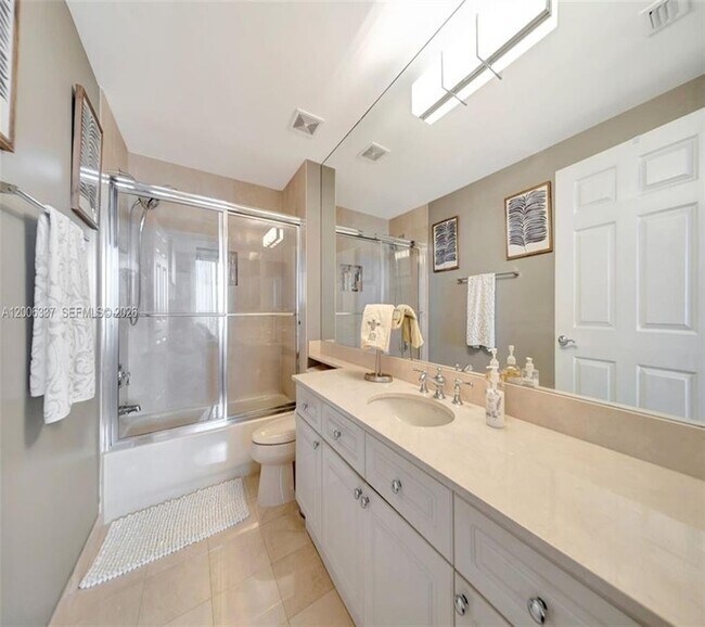 Foto del edificio - 6051 N Ocean Dr