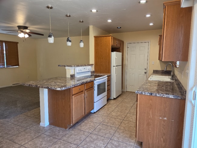 Building Photo - 1871 Shumway Ave