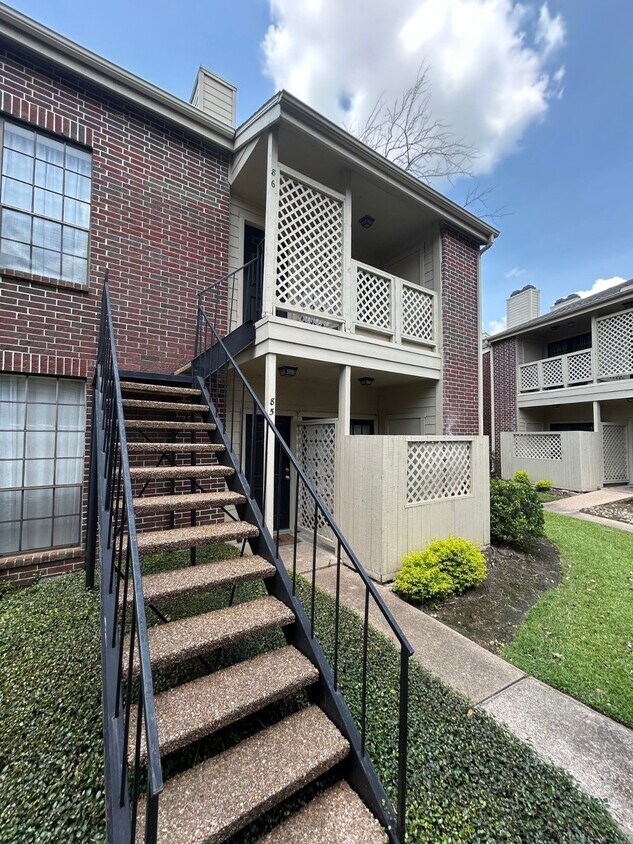 Foto principal - 8055 Cambridge St
