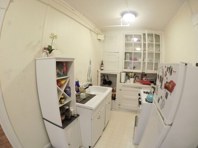 Foto del edificio - Spacious Studio - Pet Friendly - Close to ...