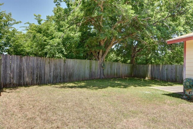 Building Photo - 410 Vista W Ct