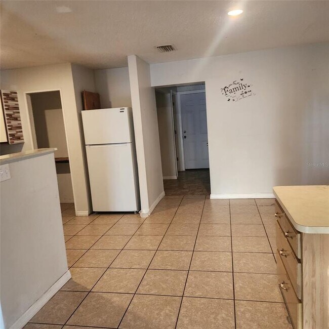 Building Photo - 305 NW 11th Ave