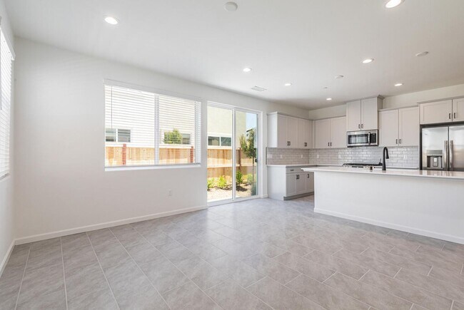 Foto del edificio - New Tesoro Viejo home with 3 bedrooms, 3 b...