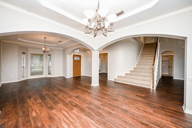 Foto del edificio - 8135 Cove Timbers Ln