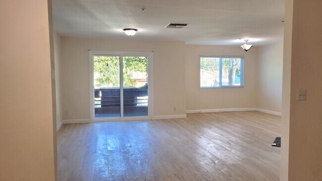living rooms - 634 Pioneer Dr