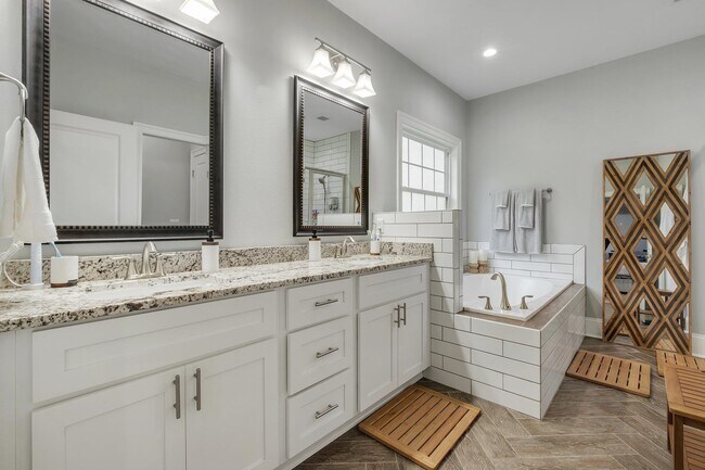 Foto del edificio - 3325 Mariana Oaks Dr