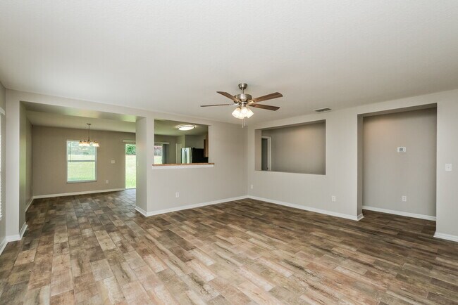 Foto del edificio - 7406 Bridgeview Dr