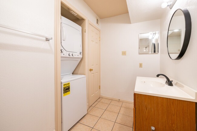 Building Photo - 14600 Fonmeadow Dr