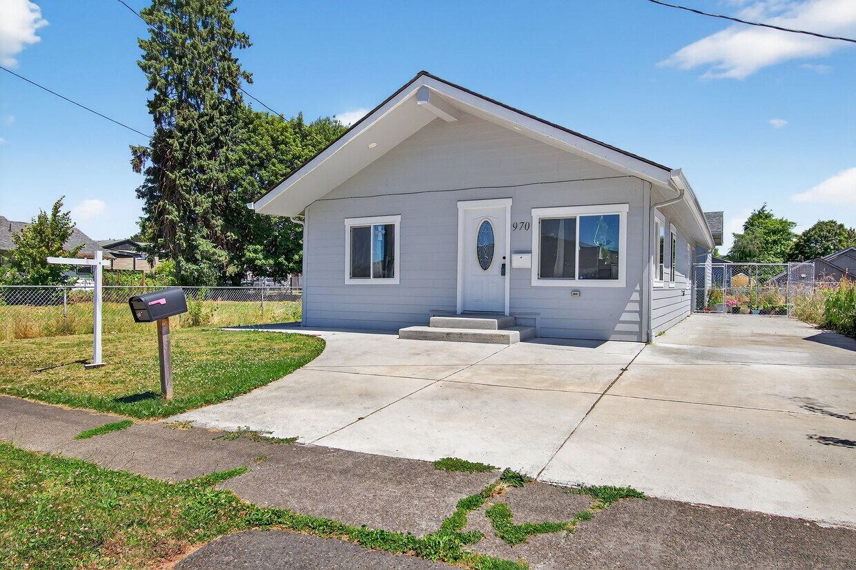 Primary Photo - Remodeled open concept home with shop!
