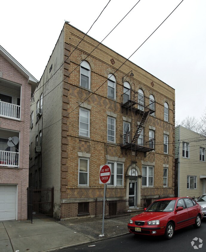 Primary Photo - 56 Logan Ave