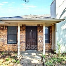 Building Photo - 916 Hilltop Dr