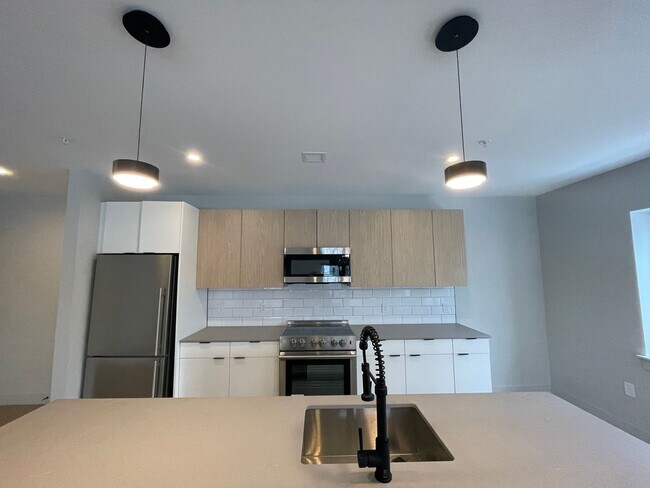 Foto del edificio - New construction condo available now!