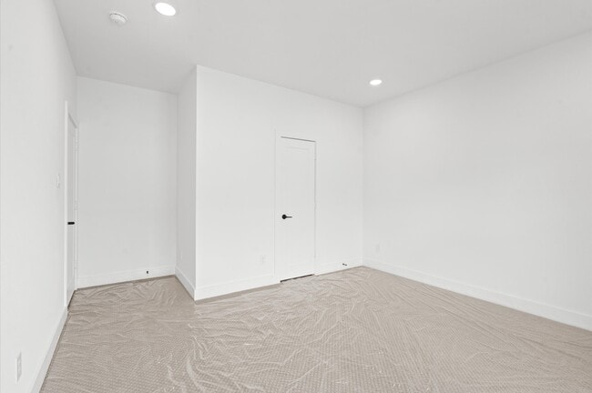 Building Photo - 9602 Valeca Dr