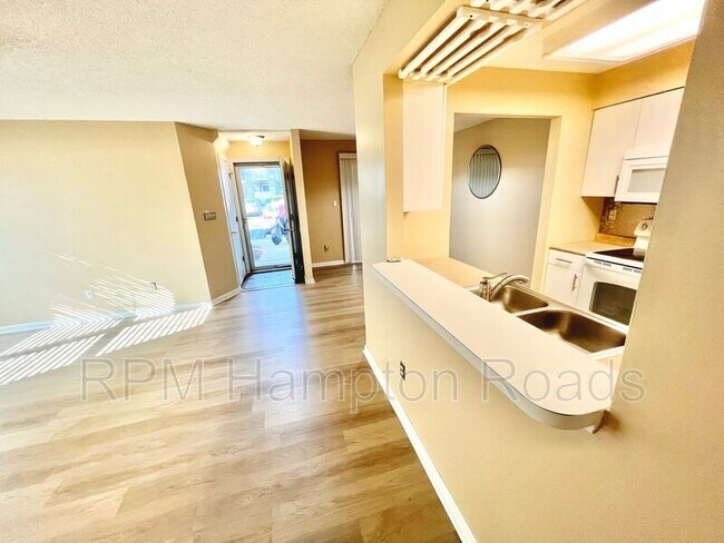 Building Photo - 605 Rue Marseille