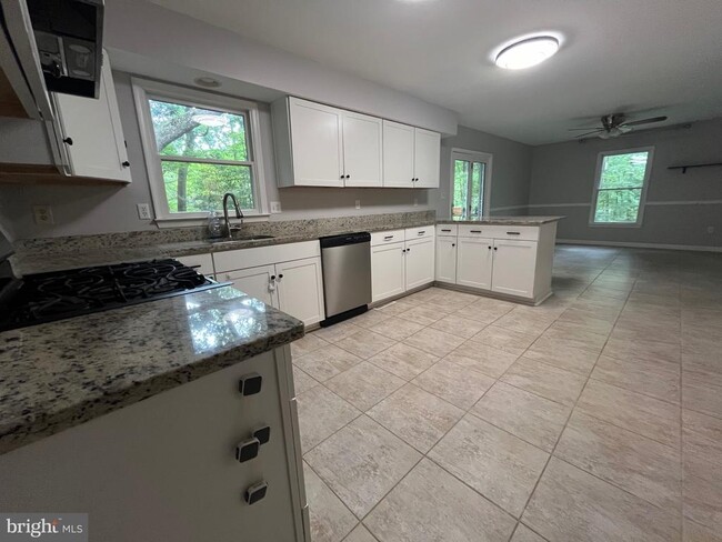 Foto del edificio - 445 McBride Ln