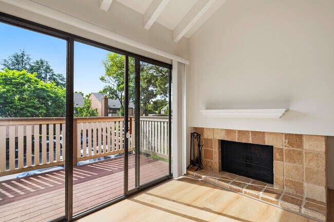 Foto del edificio - 523 Woodside Oaks
