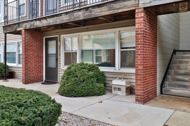 Building Photo - 760 E 5th Ct