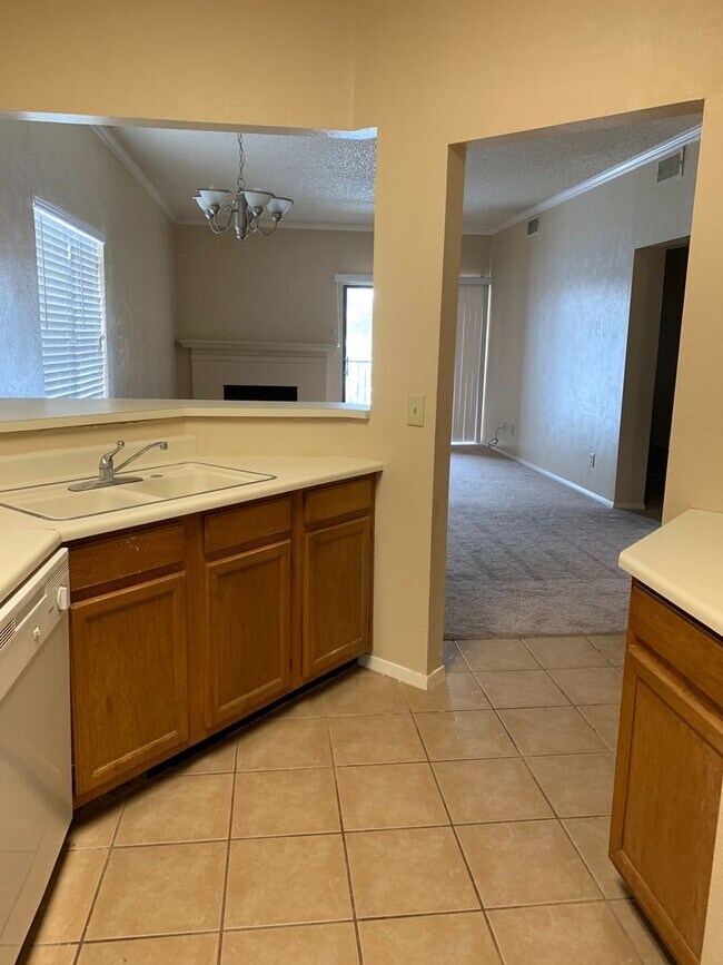 Building Photo - 1024 Mockingbird Ln