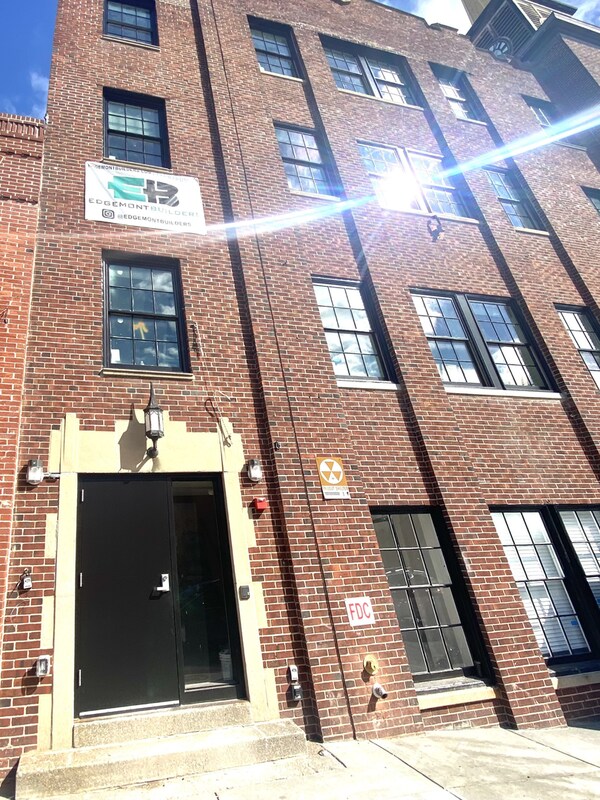 Primary Photo - 923 S East Ave