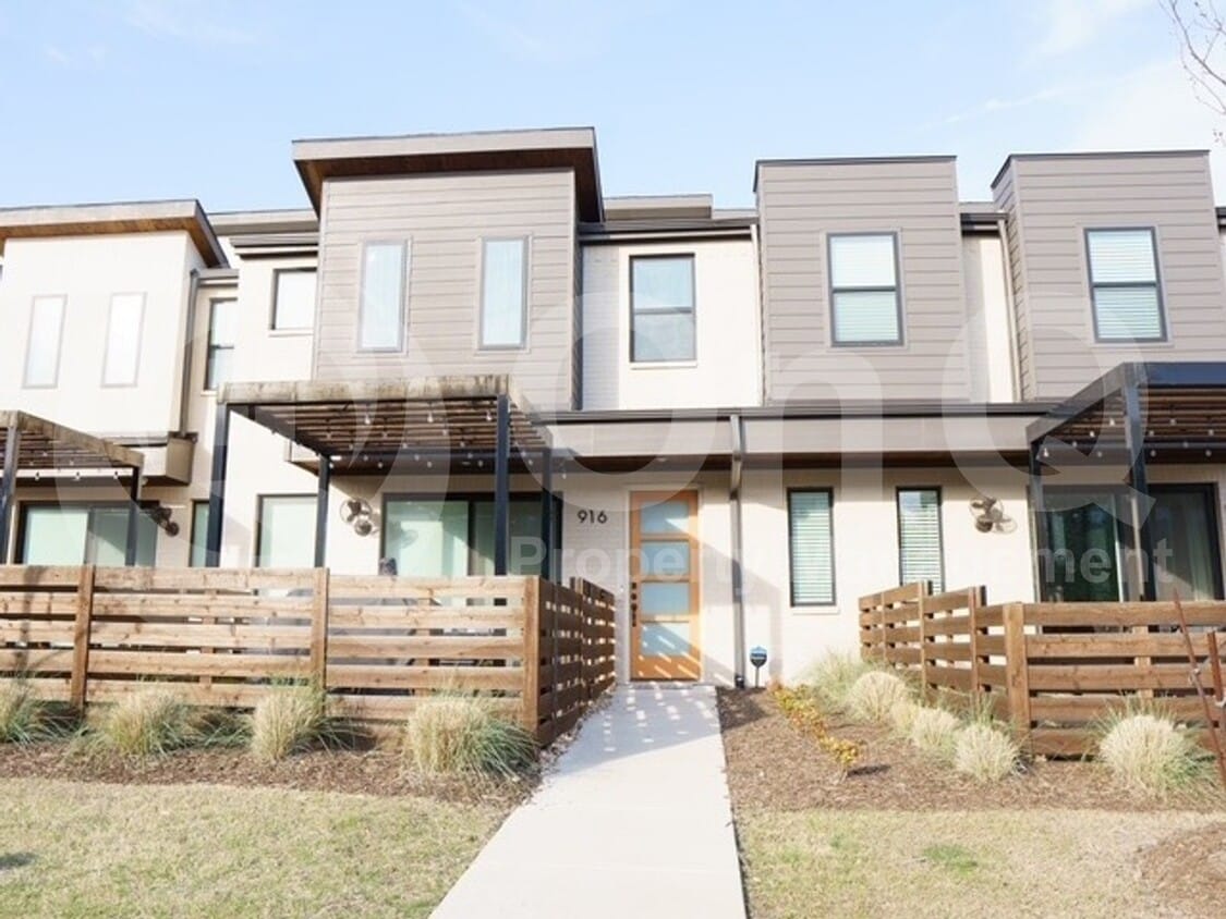 Foto principal - 916 Emerling Dr